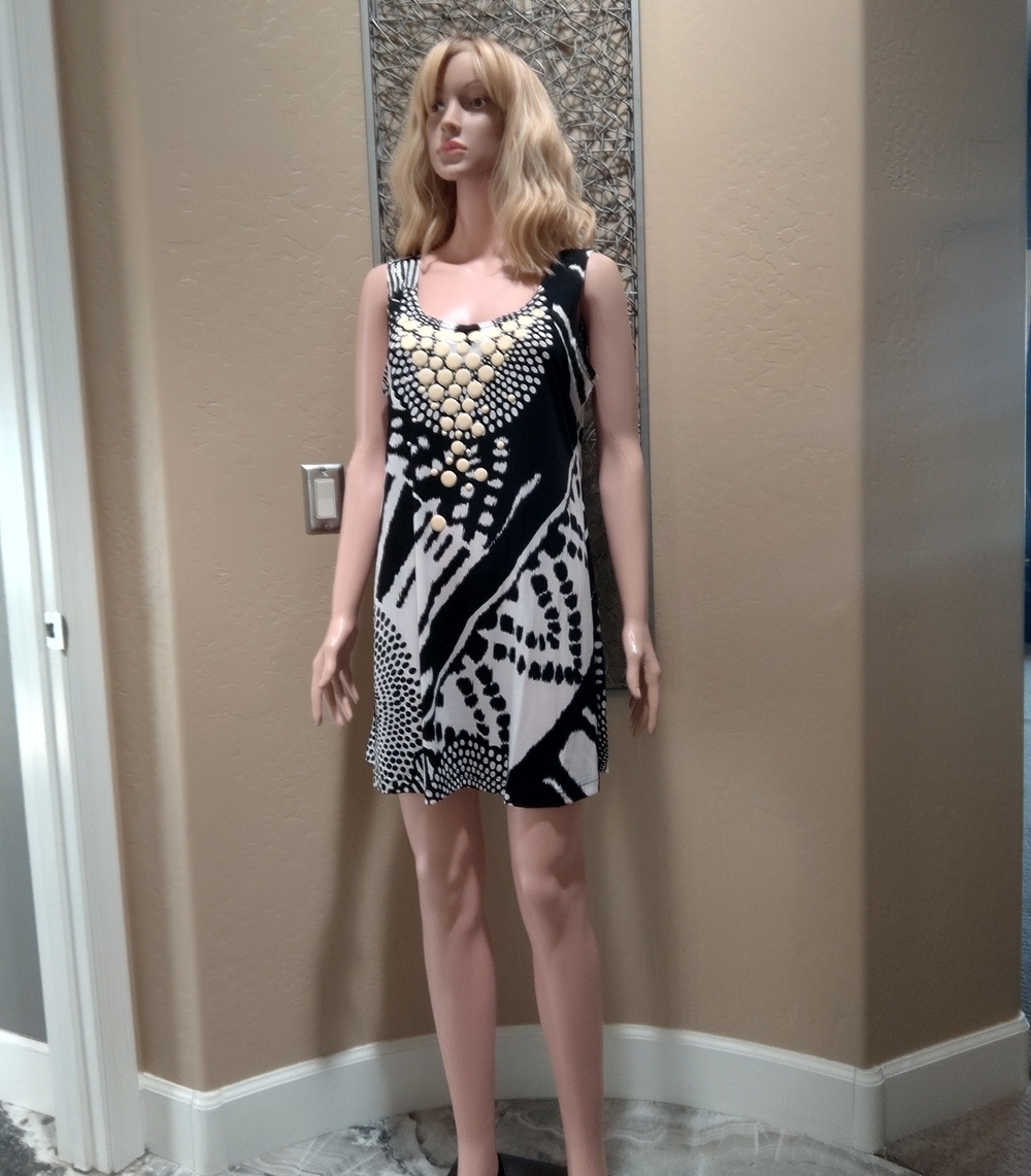 Bella Pelle Black and White Sleeveless Shift Dress with Cream Disc Embellishment